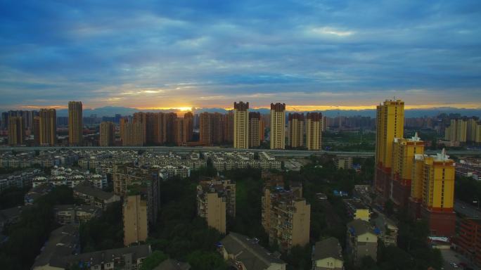 航拍成都夏季雨后空气清新美丽日落景观