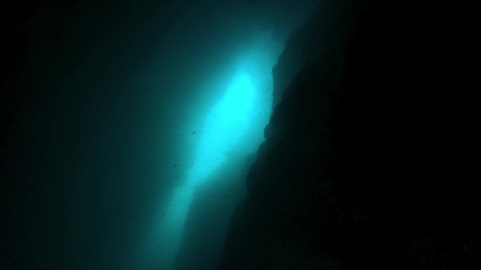 水下峡谷窒息探险自由潜水水下世界广西文旅