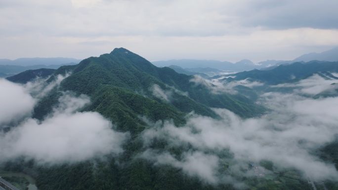 【4K】航拍石台秋浦河云雾风光