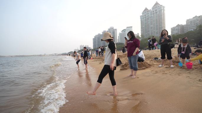 海滩沙滩海浪游人休闲视频4K