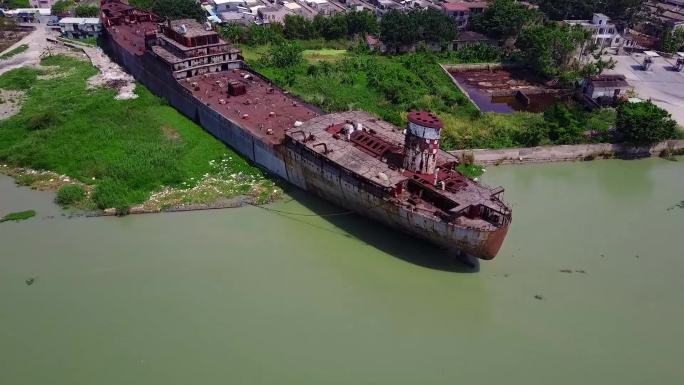 揭阳青屿村大船 搁浅荒废的巨轮