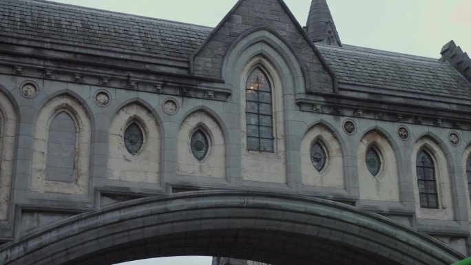 爱尔兰都柏林大教堂桥的特写镜头。
