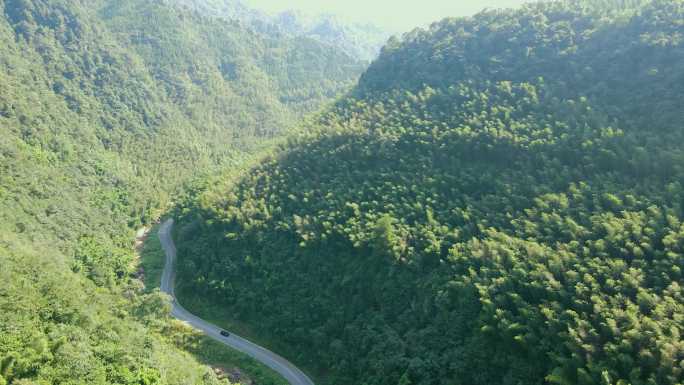 度假区山区公路航拍