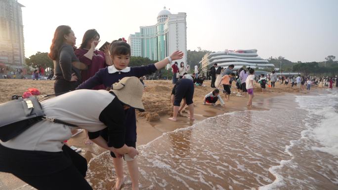 海滩沙滩海浪游人休闲视频4K