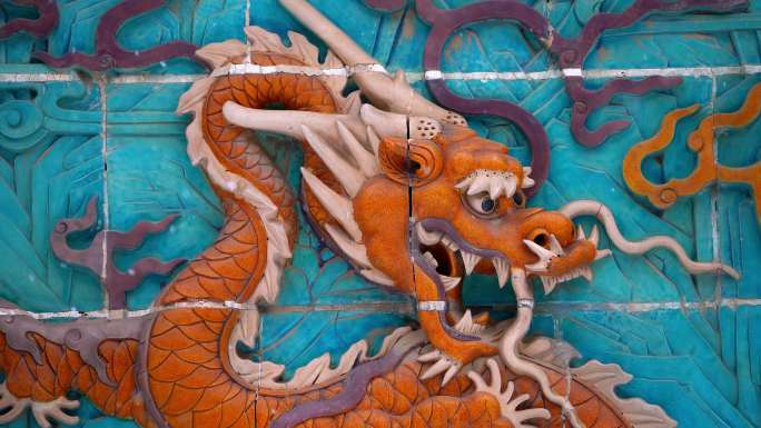 北京北海公园的建筑风光九龙壁