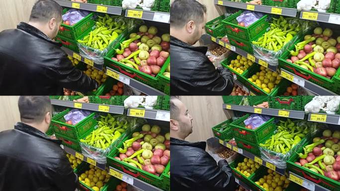 男子在超市买水果