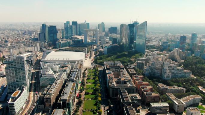 用摩天大楼和办公楼建立巴黎市中心的鸟瞰图