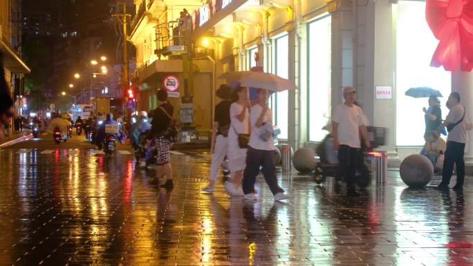 夜晚城市街道街头人流行人街景夜景逛街素材