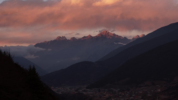 日照金山