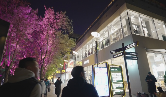 夜景街景人群