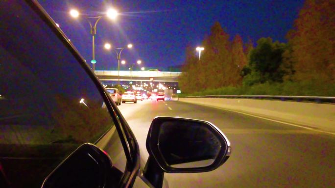 城市夜晚汽车在马路行驶夜景视频素材40