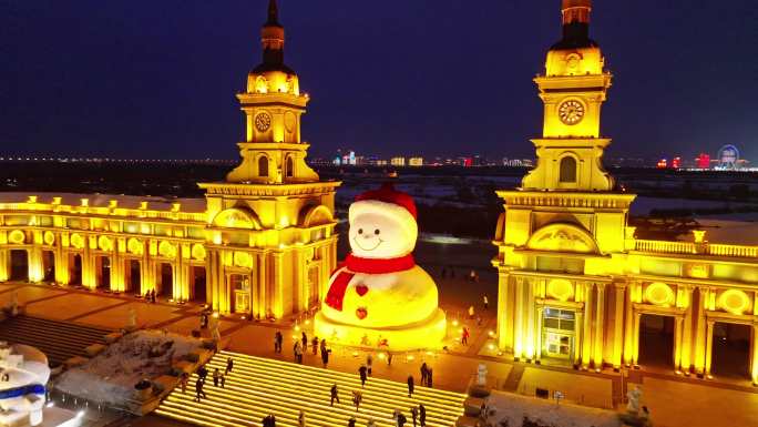 中国黑龙江哈尔滨音乐公园网红大雪人夜景