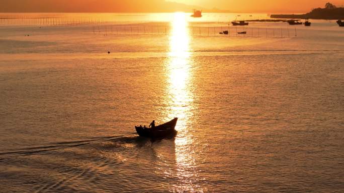 海上落日 海上余晖 落日渔船 海上养殖