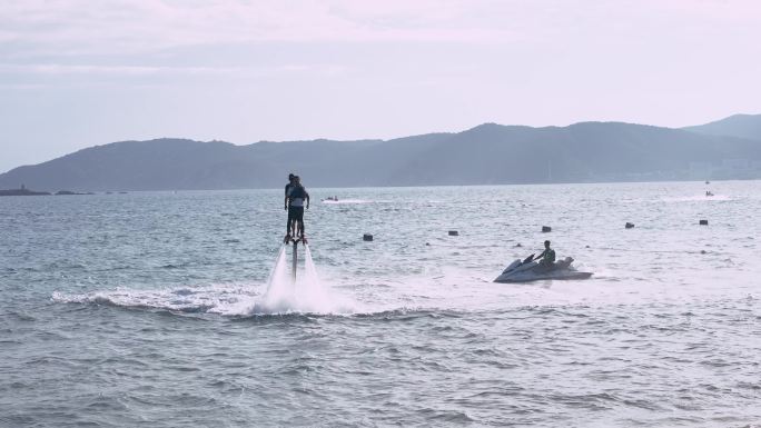 三亚亚龙湾度假区沙滩水上运动海边娱乐项目