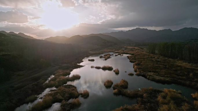 密云逆光湿地沼泽远山片头素材