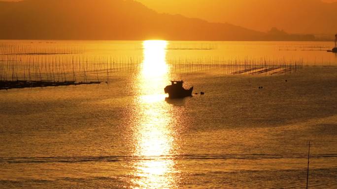 海上落日 海上余晖 落日渔船 海上养殖