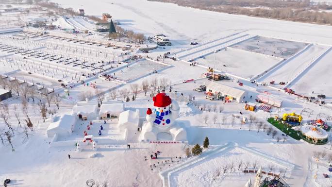 中国黑龙江哈尔滨外滩码头大雪人