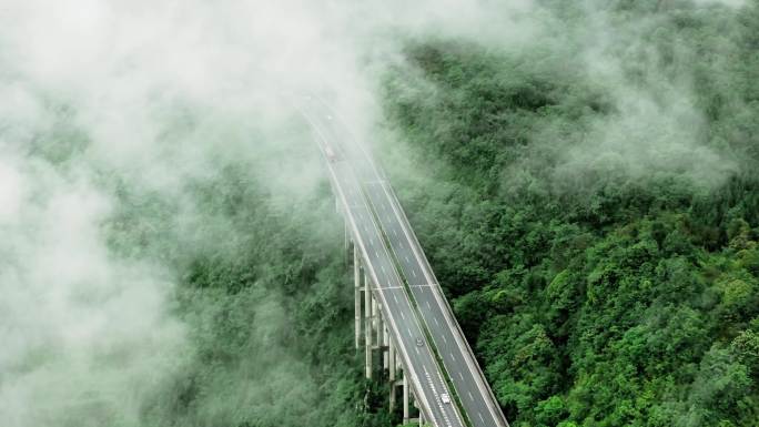 云中蜿蜒壮观的雅西高速，腊八斤大桥