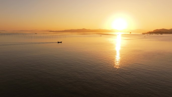 海上落日 海上余晖 落日渔船 海上养殖