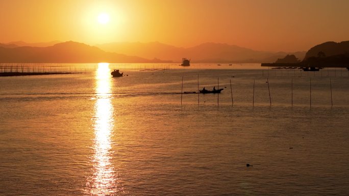 海上落日 海上余晖 落日渔船 海上养殖