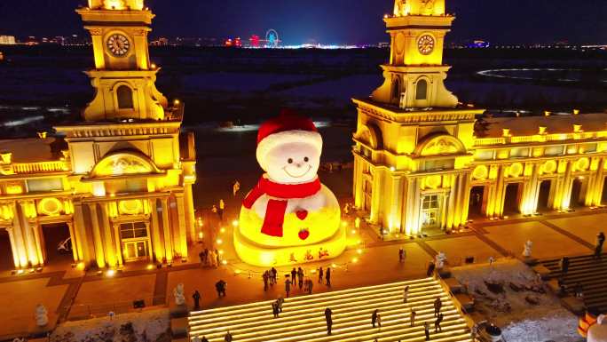 中国黑龙江哈尔滨音乐公园网红大雪人夜景