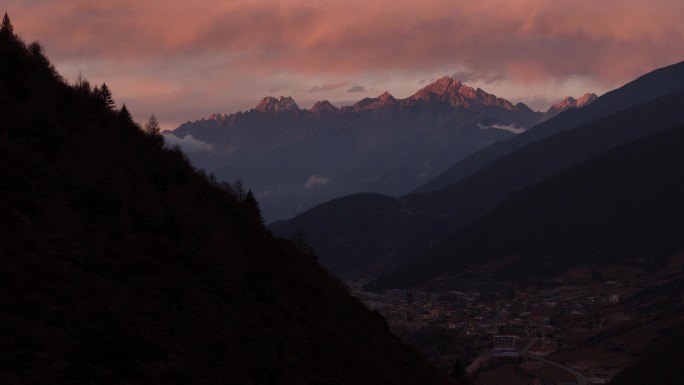 日照金山