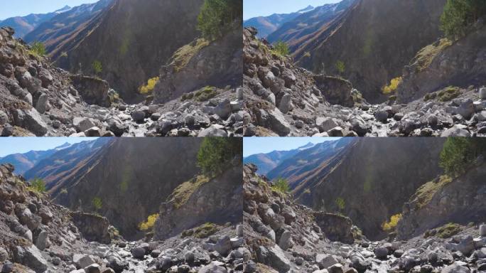 山腰上的碎石。过去山体滑坡的痕迹。