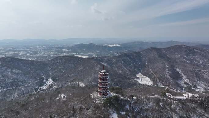 航拍襄阳古隆中风景区腾龙阁隆中山雪景风光