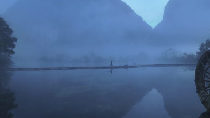 晨雾中的靖西鹅泉