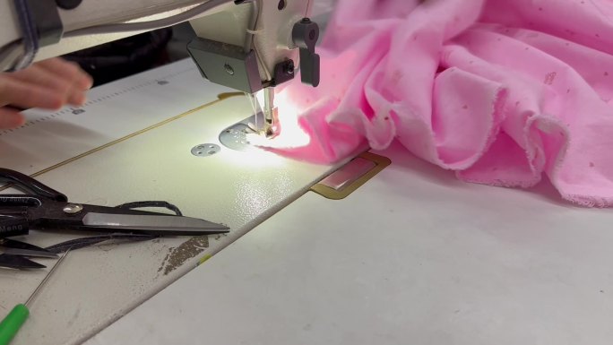 缝纫机 针脚 缝纫被罩  做棉被过程