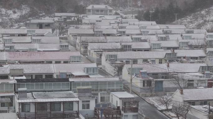 航拍威海市环翠区羊亭镇贝草夼村冬季雪景