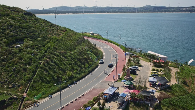 平潭岛汽车行驶在海边山路