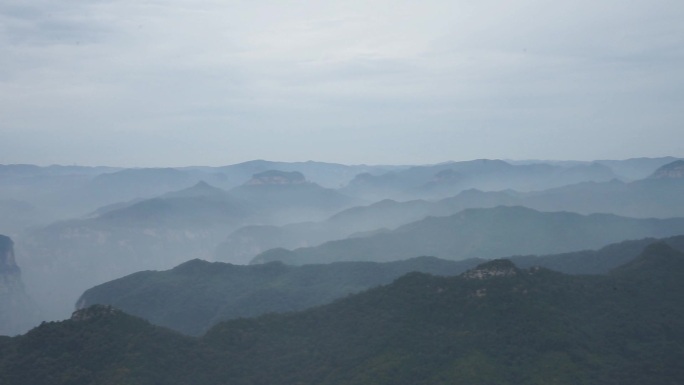 重峦叠嶂