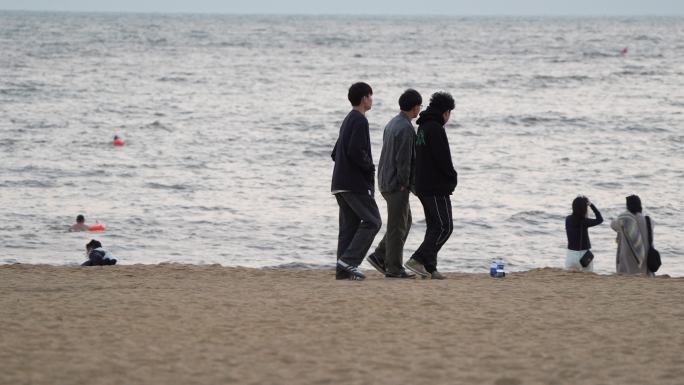 海边沙滩观日出海泳视频4K