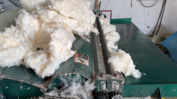 纺织厂 做棉被 棉花被 弹棉花机器