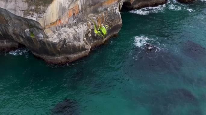 4K航拍新西兰达尼丁隧道海滩美景