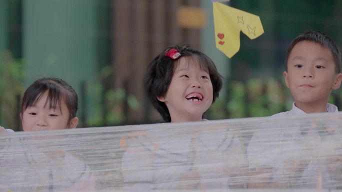 纸飞机童年快乐幼儿园欢乐笑脸游戏