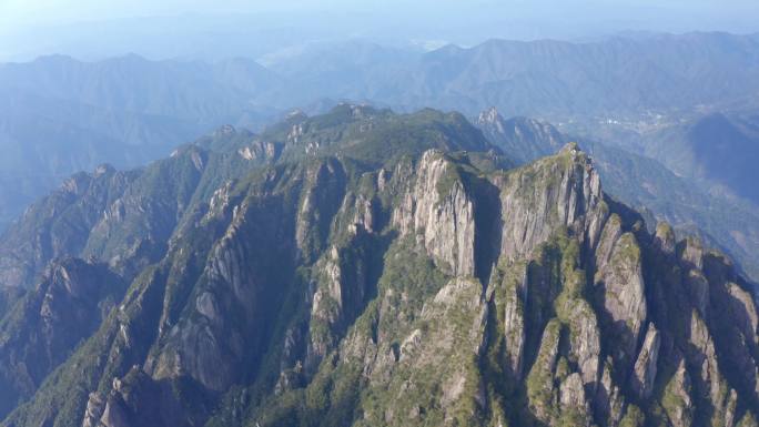 航拍上饶市三清山大山奇山松树奇松怪松