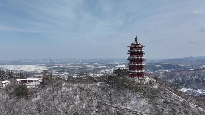 航拍襄阳古隆中风景区腾龙阁隆中山雪景风光