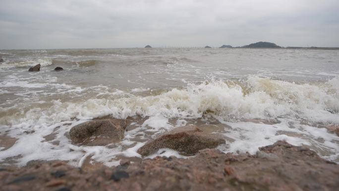 风高浪急大海礁石灯塔慢镜头视频4K