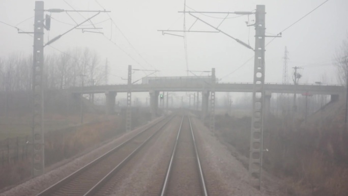 大雾天开火车