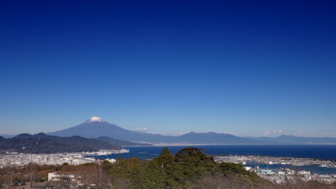 从山上看富士山和静冈海