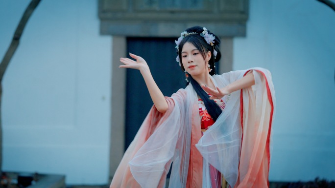 中国意境美女、古风舞蹈中国舞汉服舞蹈园林