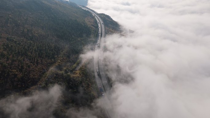 4k航拍大气高速公路云海