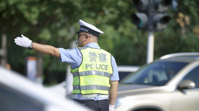 交警指挥交通