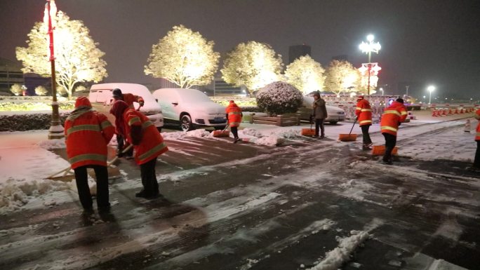 环卫工人扫雪除雪清洁工铲雪