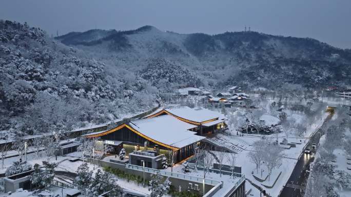 4k长沙岳麓山西大门雪景航拍