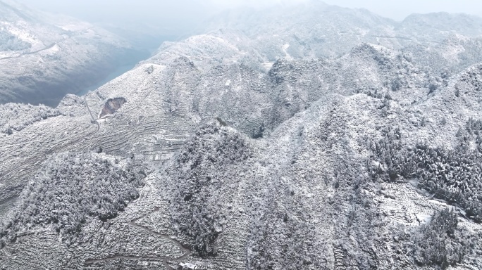 湘西雪中村落