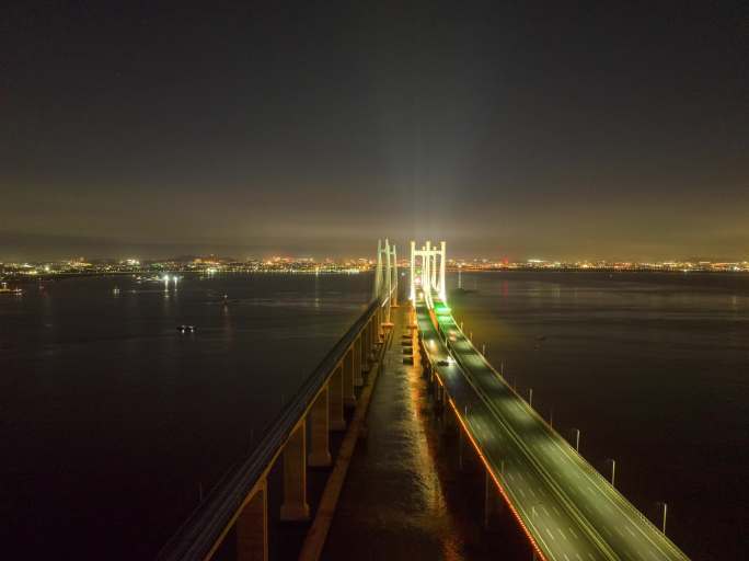 泉州湾跨海大桥夜晚夜景车辆飞驰环绕延时