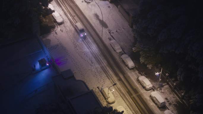 俯瞰长沙雪夜道路车辆03